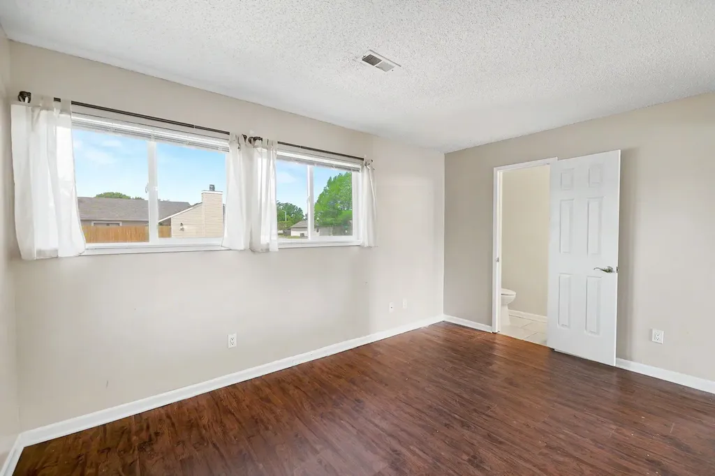 16 Chisholm Creek Wichita KS 67226
