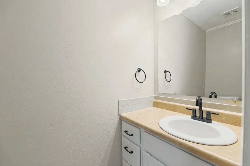 16 Chisholm Creek Wichita KS 67226