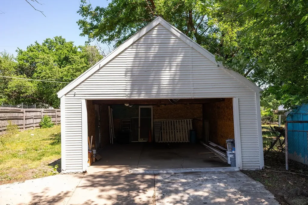 1952 S Emporia Avenue Wichita KS 67211