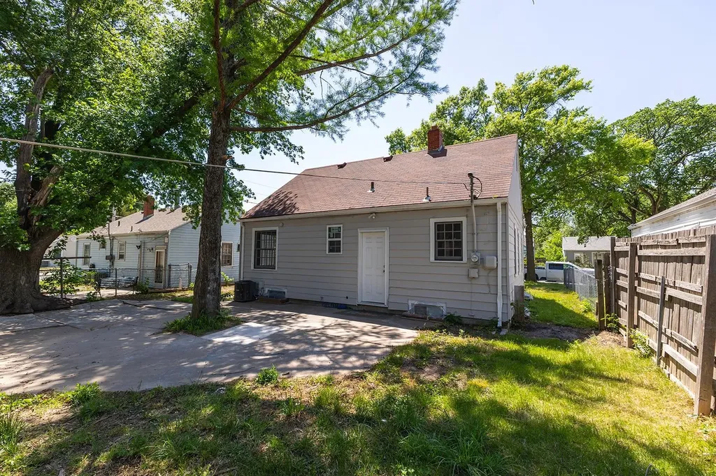 1952 S Emporia Avenue Wichita KS 67211