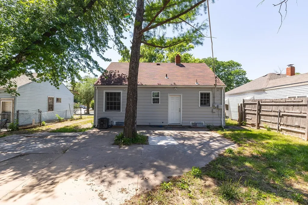 1952 S Emporia Avenue Wichita KS 67211