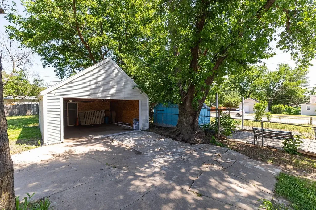 1952 S Emporia Avenue Wichita KS 67211