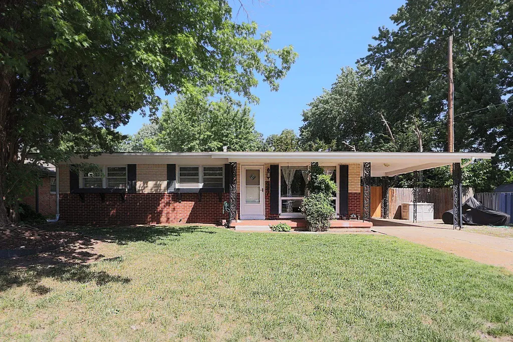 427 Ivah Haysville KS 67060