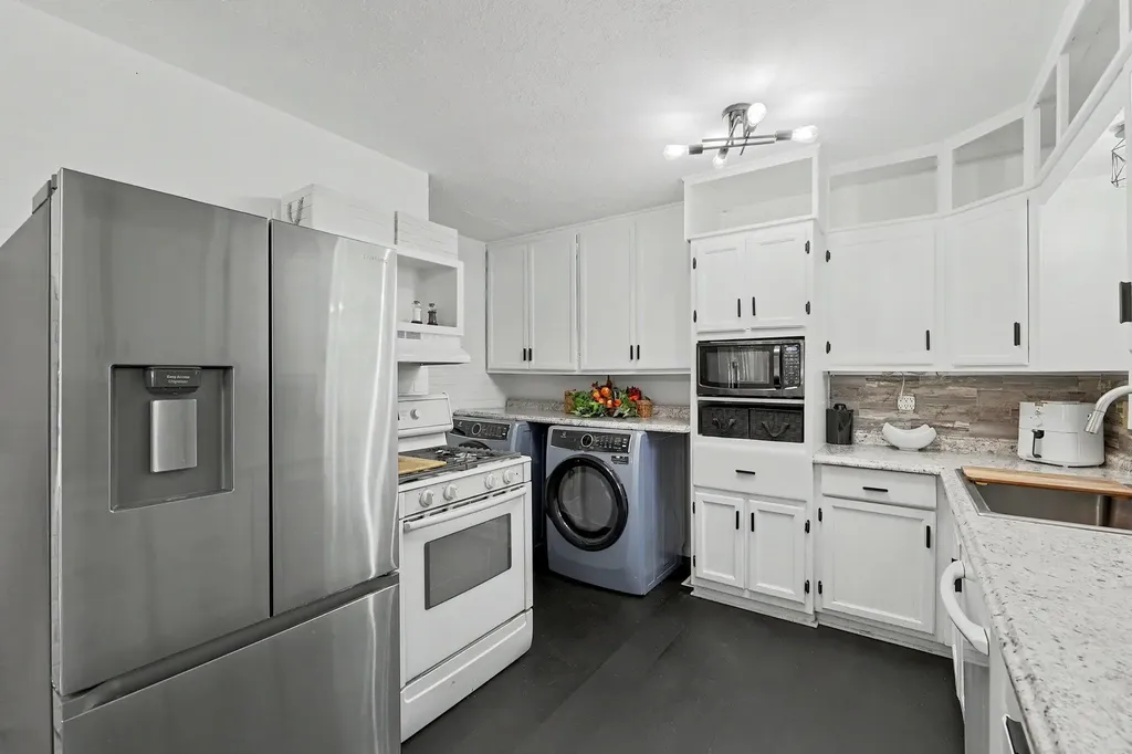 427 Ivah Haysville KS 67060
