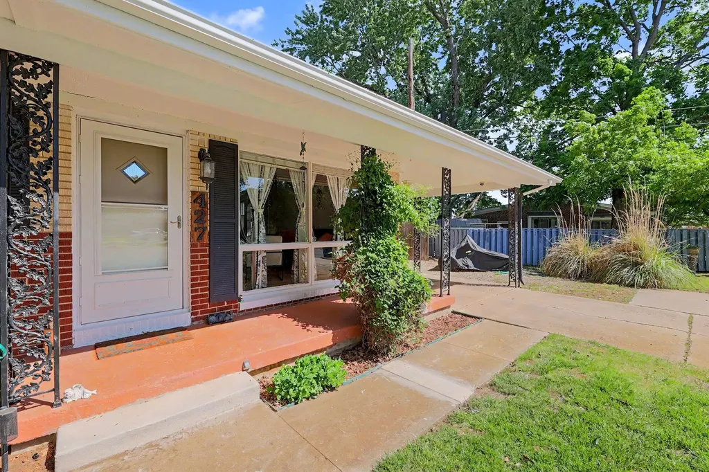 427 Ivah Haysville KS 67060