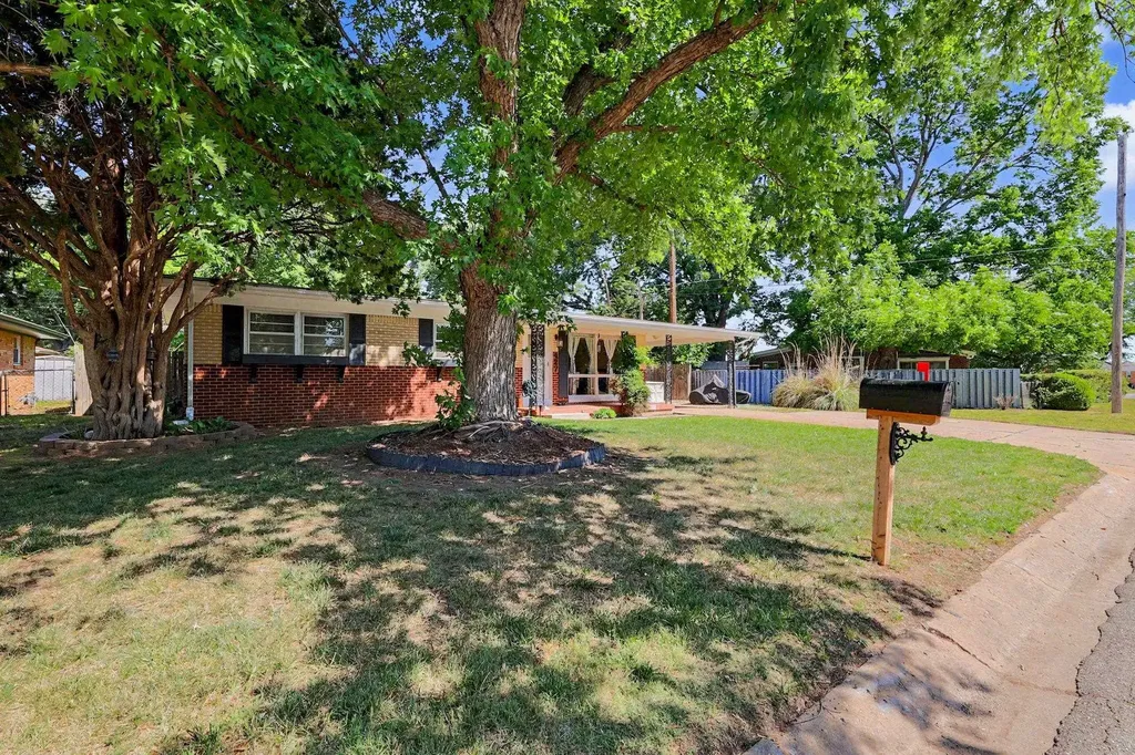 427 Ivah Haysville KS 67060