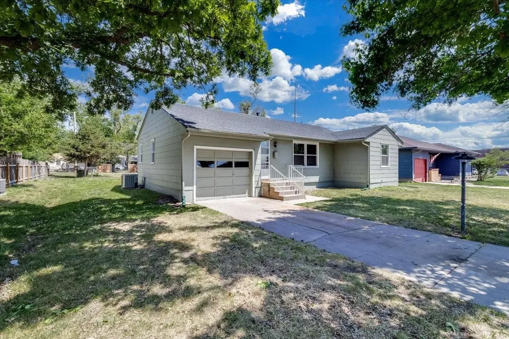 520 Harvey Street Halstead KS 67056