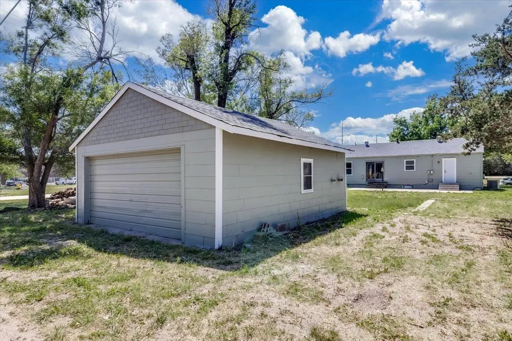 520 Harvey Street Halstead KS 67056