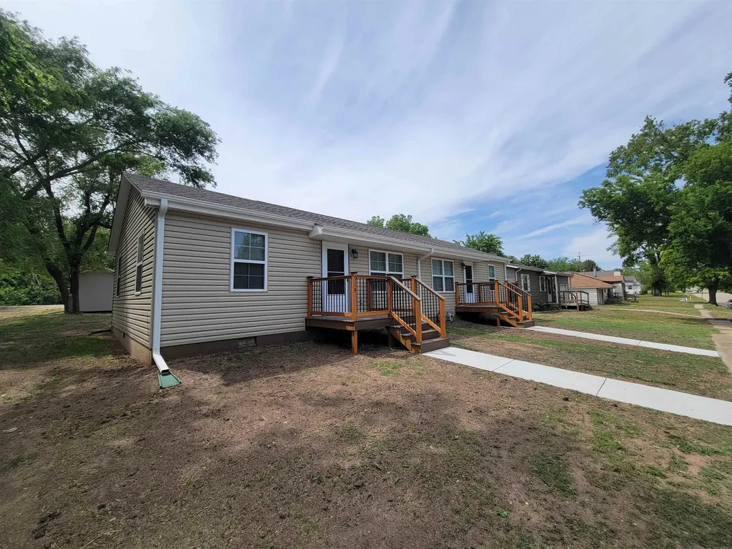 914 N Blaine Wellington KS 67152