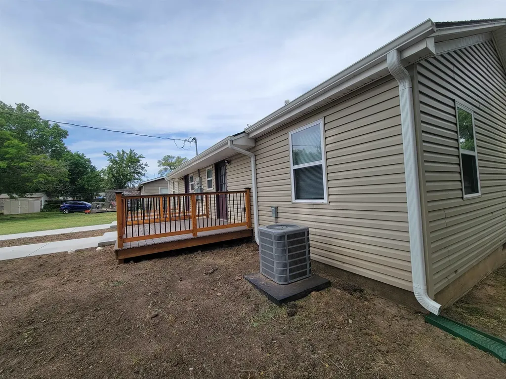914 N Blaine Wellington KS 67152