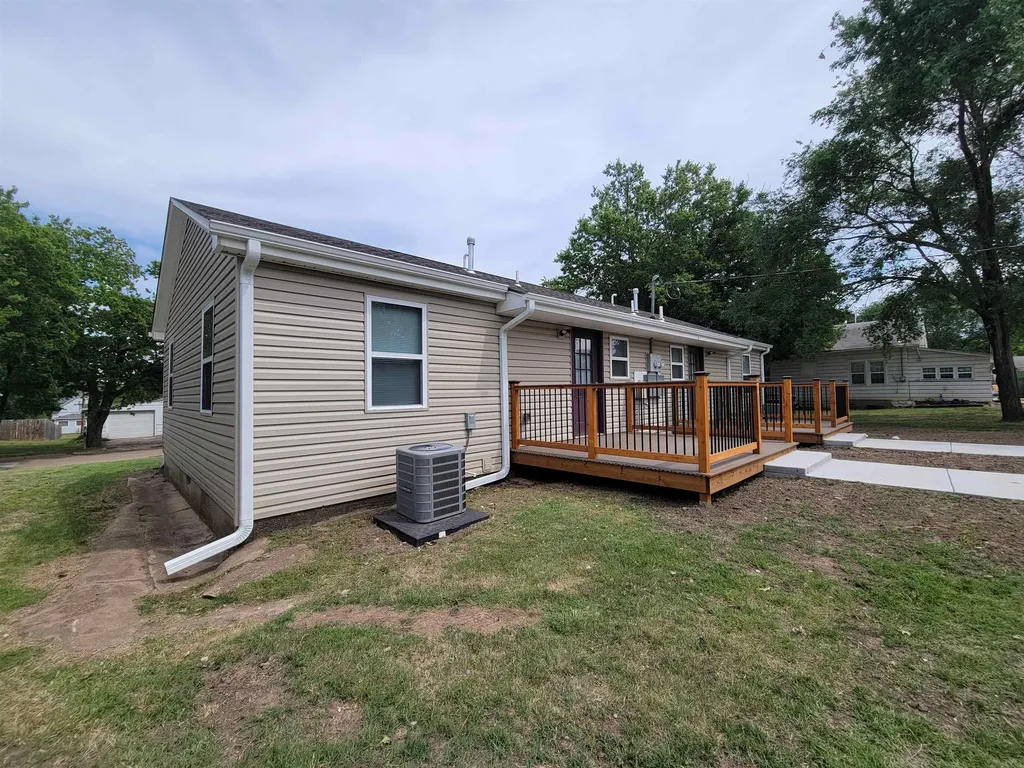 914 N Blaine Wellington KS 67152