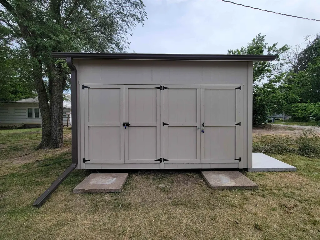 914 N Blaine Wellington KS 67152