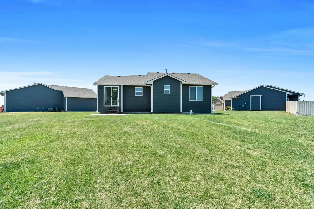 822 S Cattail Circle Haysville KS 67060