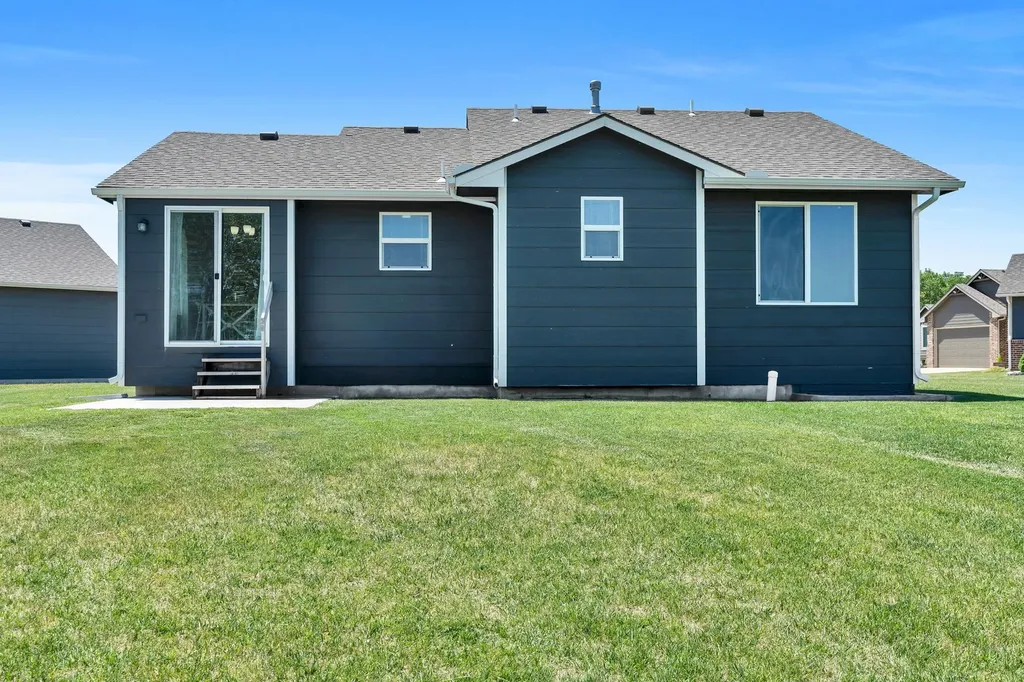 822 S Cattail Circle Haysville KS 67060
