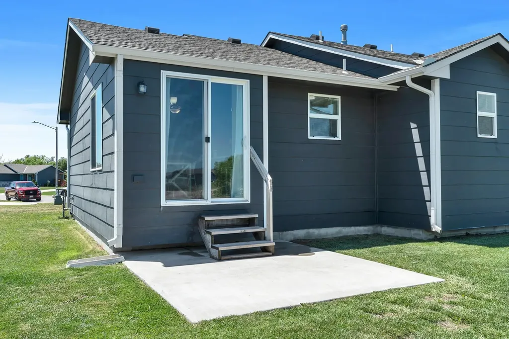 822 S Cattail Circle Haysville KS 67060