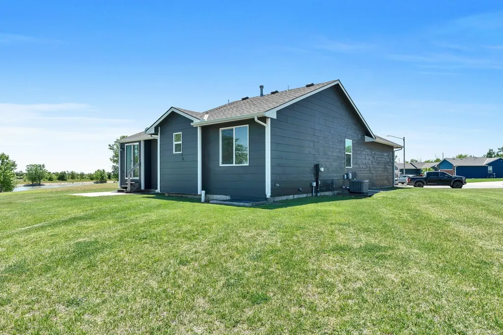 822 S Cattail Circle Haysville KS 67060