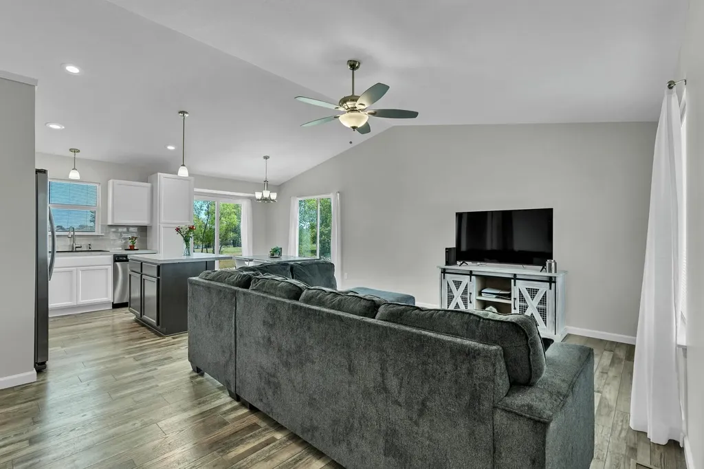 822 S Cattail Circle Haysville KS 67060