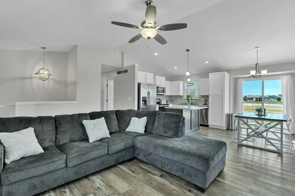 822 S Cattail Circle Haysville KS 67060