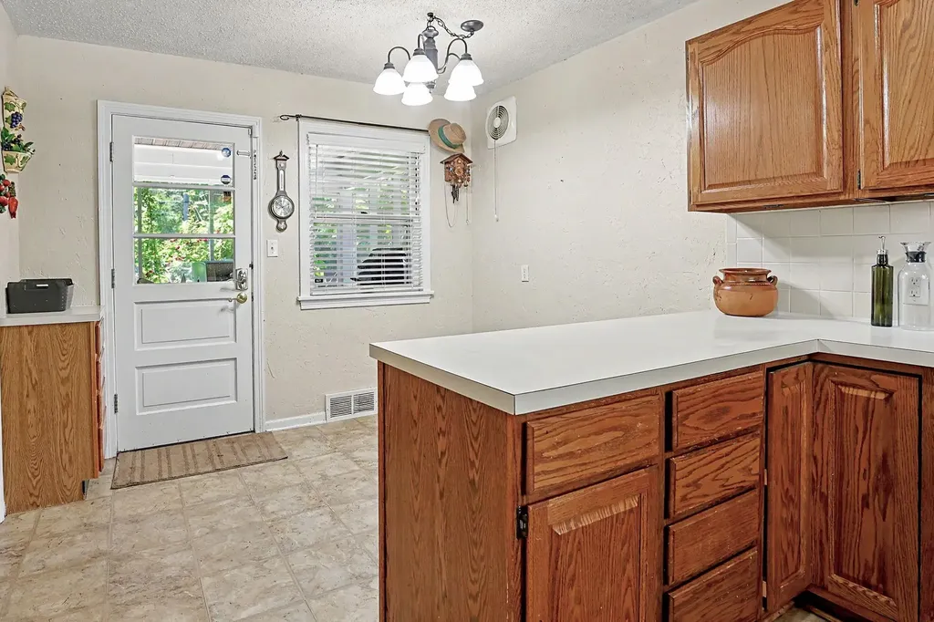 2835 E Aloma Wichita KS 67211