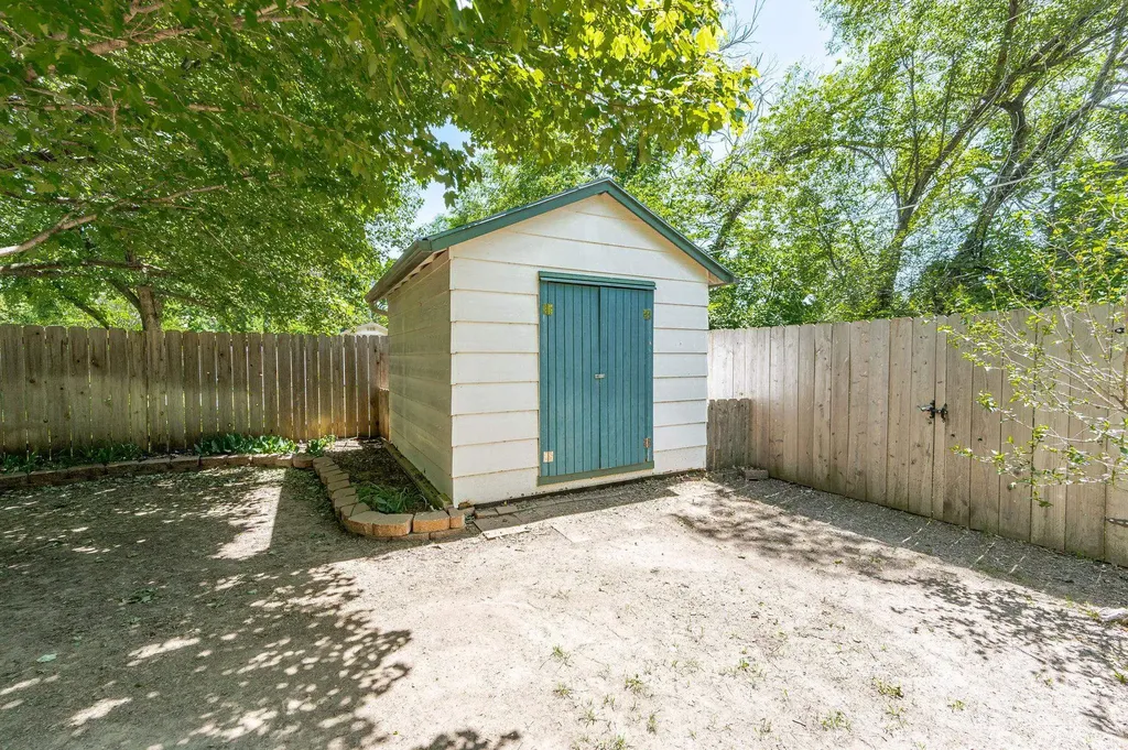 1533 N Harlan Wichita KS 67212