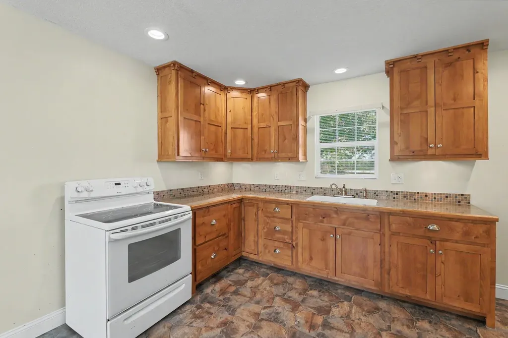 21424 SW County Line Road Rose Hill KS 67133