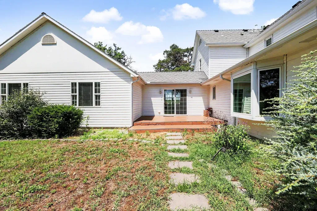 21424 SW County Line Road Rose Hill KS 67133