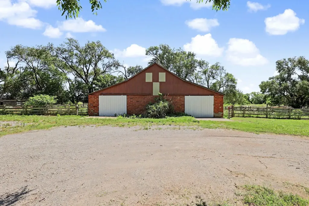 21424 SW County Line Road Rose Hill KS 67133