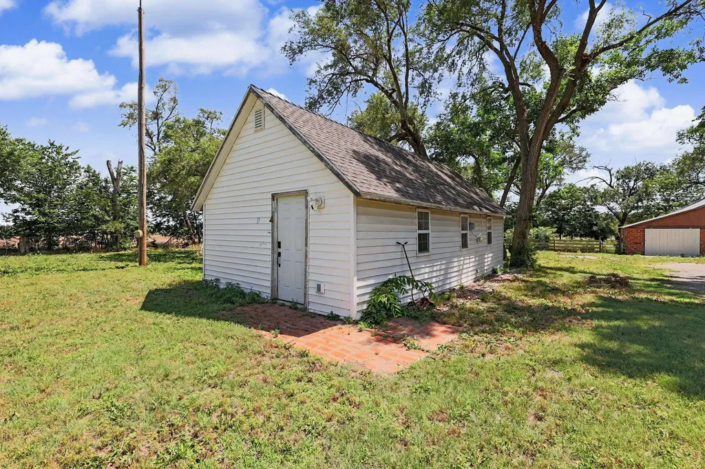 21424 SW County Line Road Rose Hill KS 67133