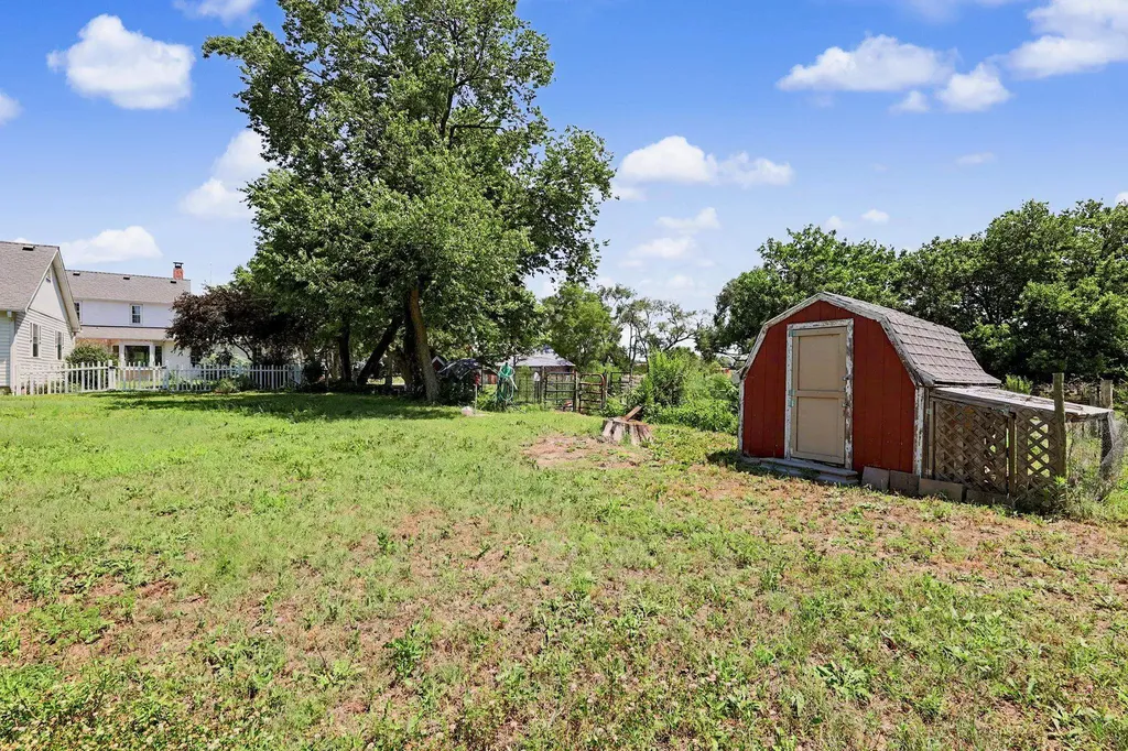 21424 SW County Line Road Rose Hill KS 67133