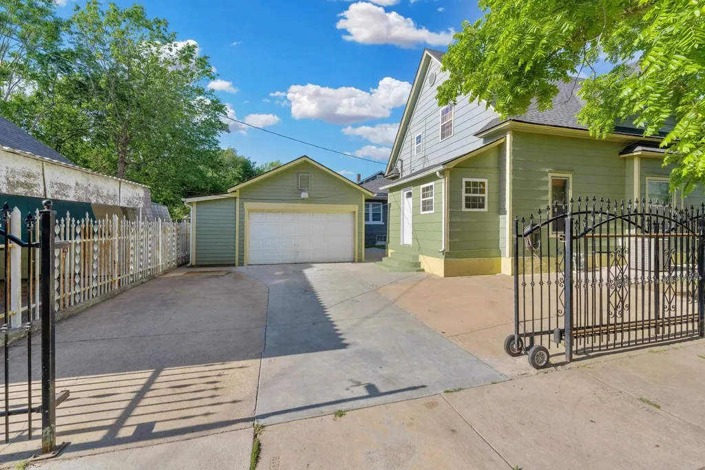 1856 N Park Place Wichita KS 67203