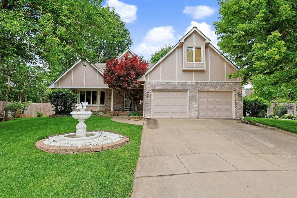 1215 N Fieldcrest Court Wichita KS 67212
