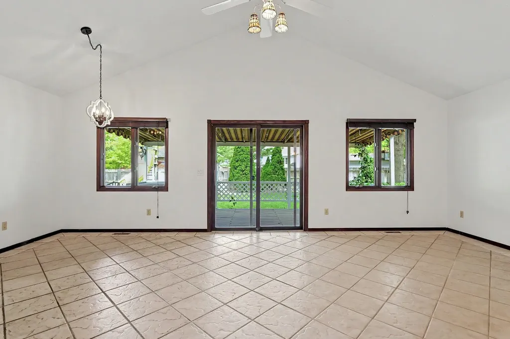 1215 N Fieldcrest Court Wichita KS 67212