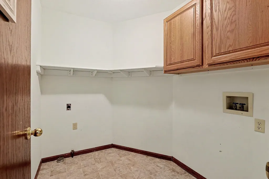 1215 N Fieldcrest Court Wichita KS 67212