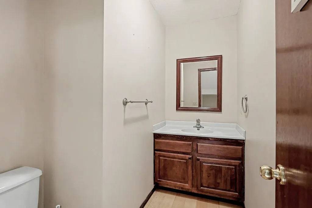 1215 N Fieldcrest Court Wichita KS 67212