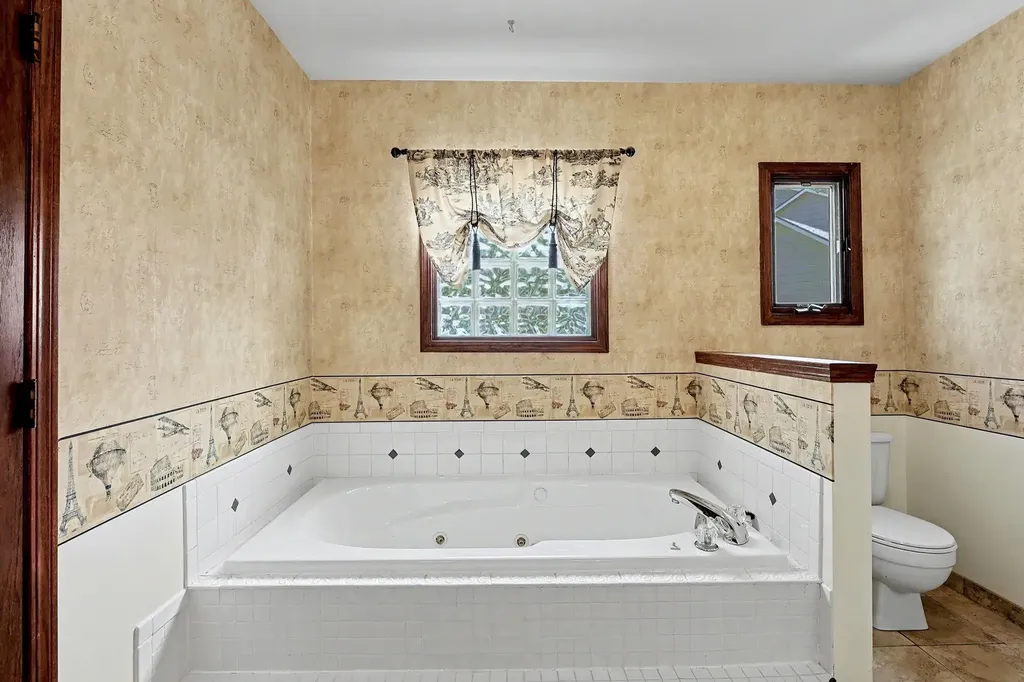 1215 N Fieldcrest Court Wichita KS 67212