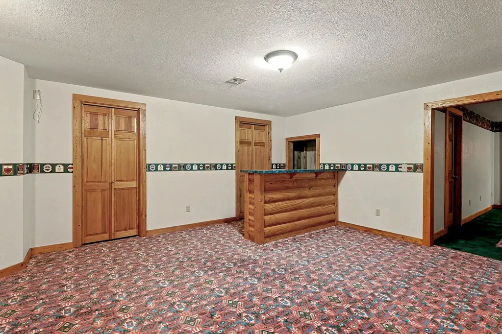 1215 N Fieldcrest Court Wichita KS 67212