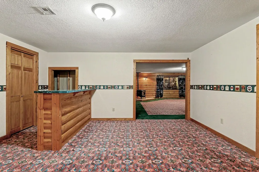 1215 N Fieldcrest Court Wichita KS 67212