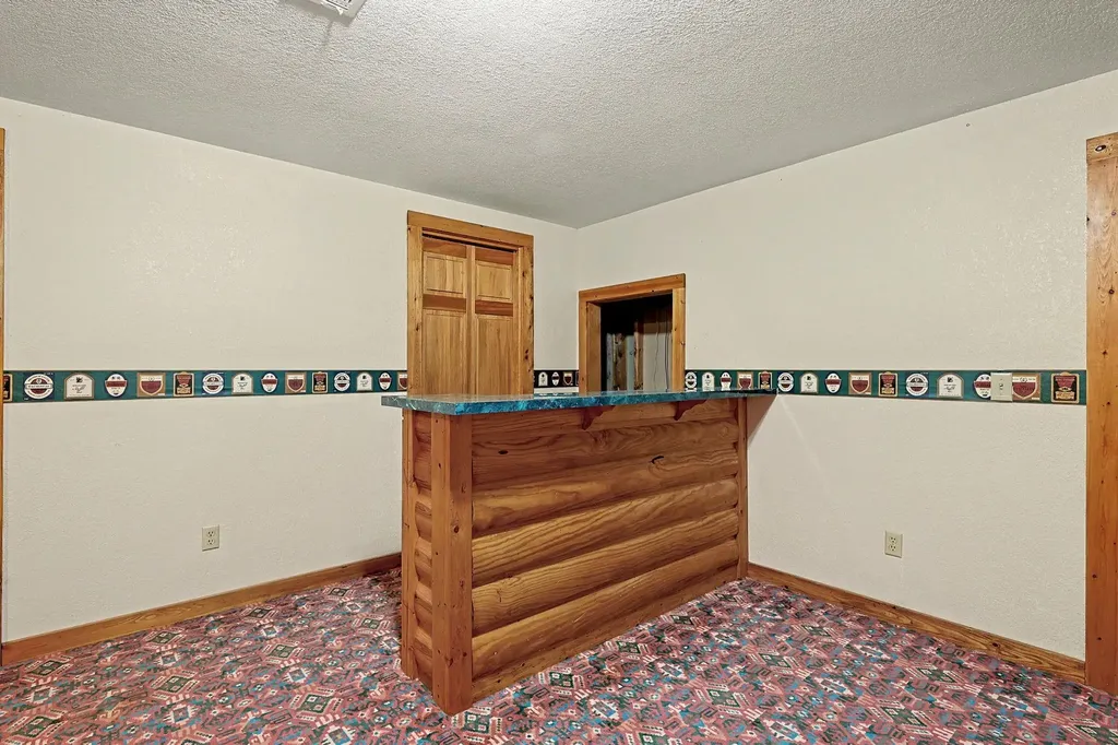 1215 N Fieldcrest Court Wichita KS 67212