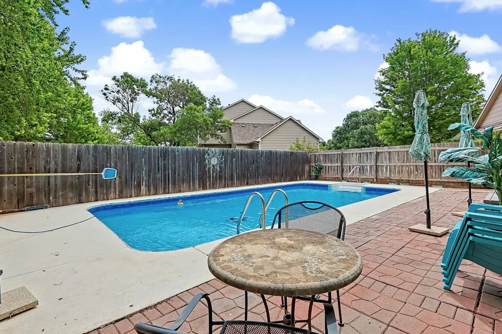 1215 N Fieldcrest Court Wichita KS 67212