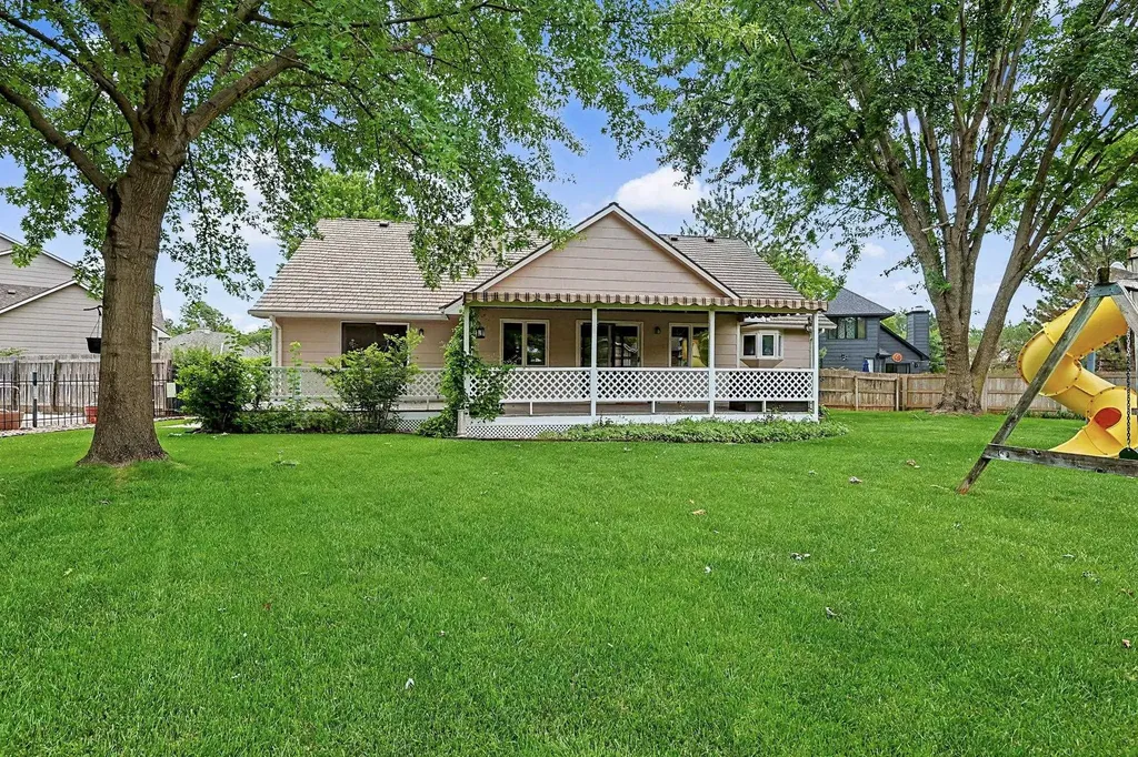 1215 N Fieldcrest Court Wichita KS 67212