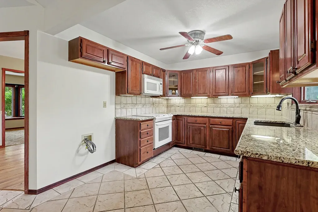 1215 N Fieldcrest Court Wichita KS 67212