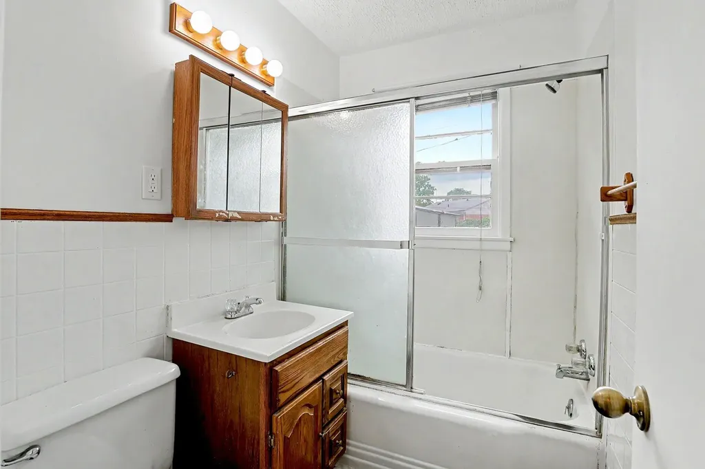 1526 E Donnell Wichita KS 67216