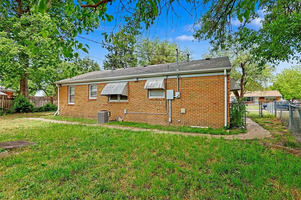 1526 E Donnell Wichita KS 67216