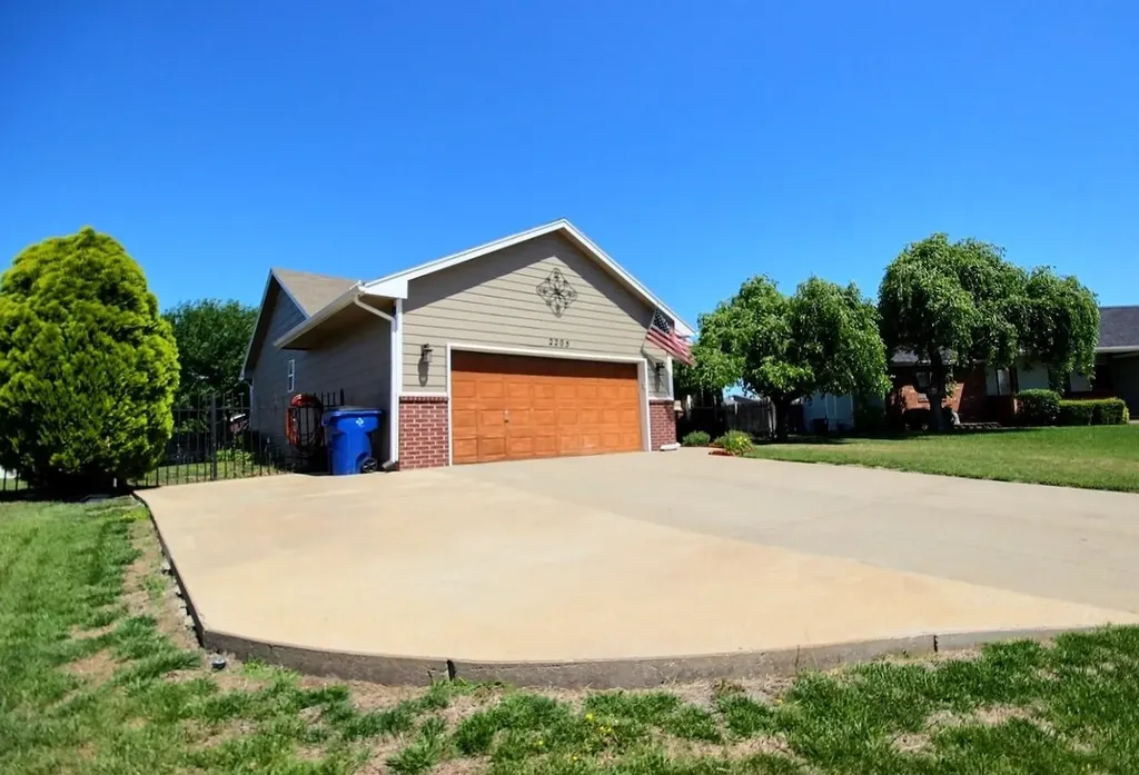 2205 S Shefford Street Wichita KS 67209