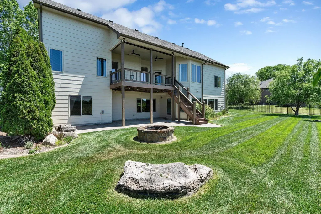 3045 Willow Creek Rose Hill KS 67133