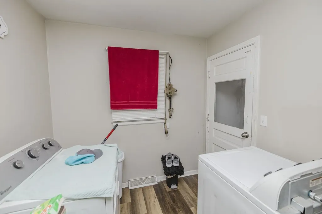 3250 S Downtain Wichita KS 67217
