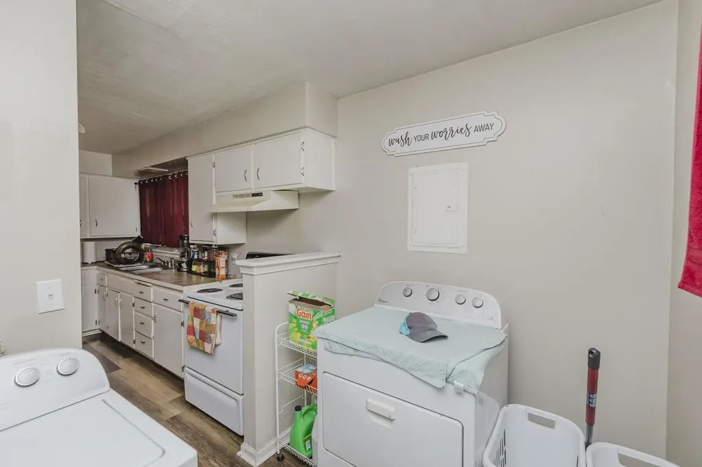 3250 S Downtain Wichita KS 67217