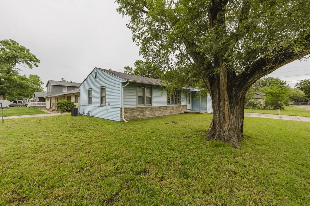 3250 S Downtain Wichita KS 67217