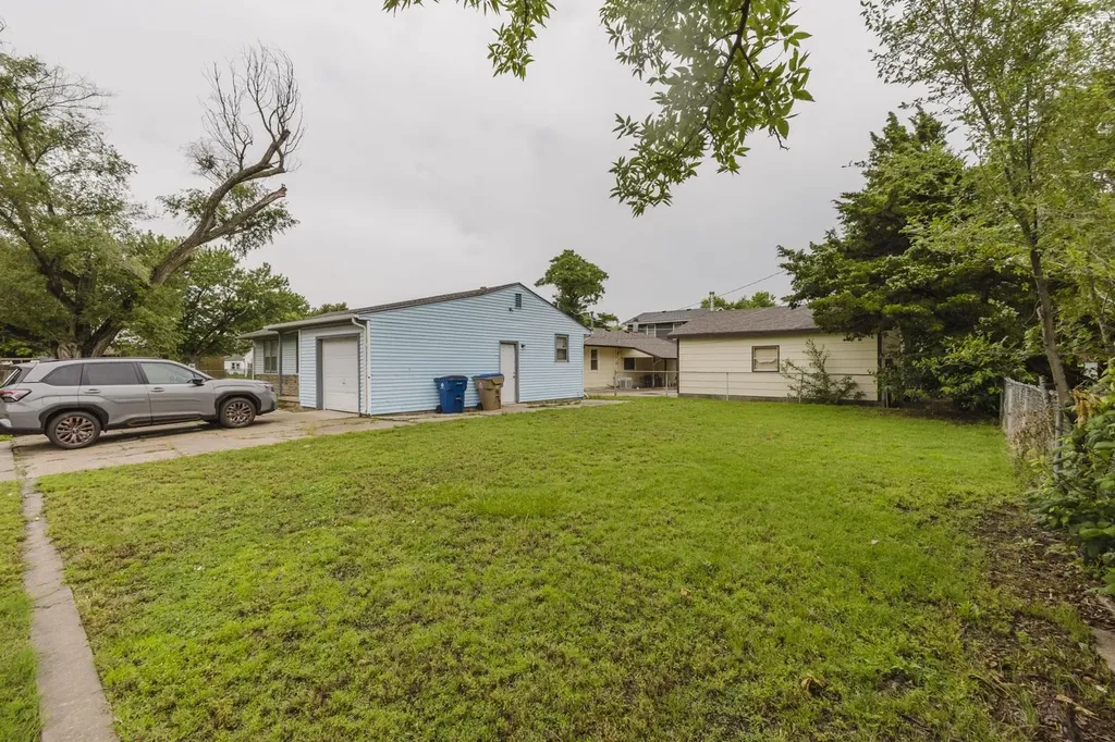 3250 S Downtain Wichita KS 67217