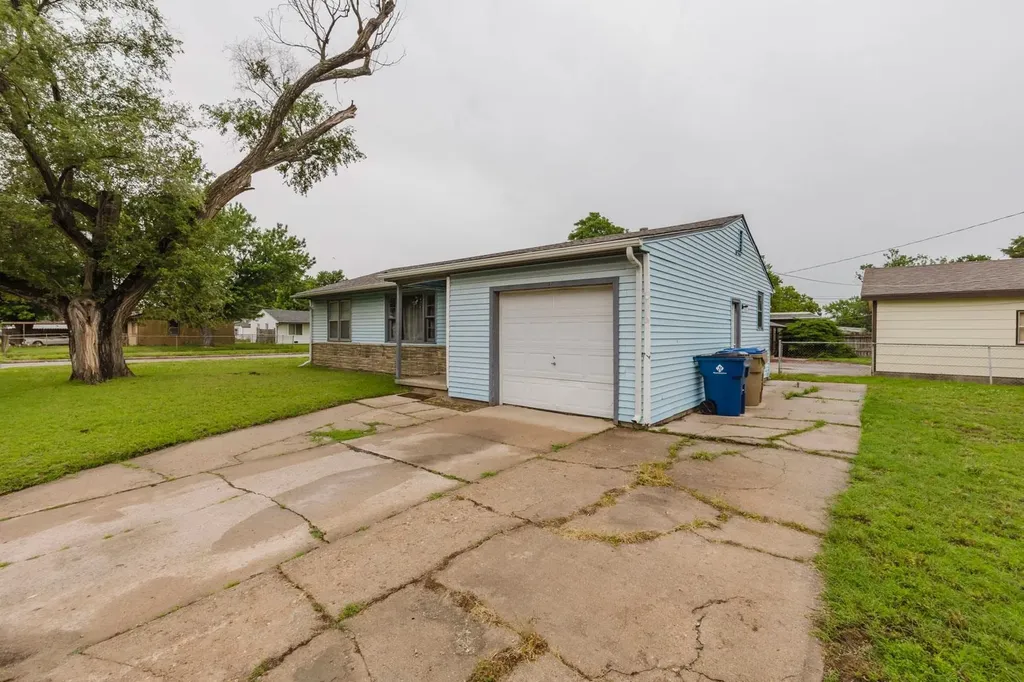 3250 S Downtain Wichita KS 67217